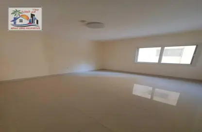 شقة - 2 غرف نوم - 2 حمامات للايجار في ميدان الرولة - منطقة الرولة - الشارقة