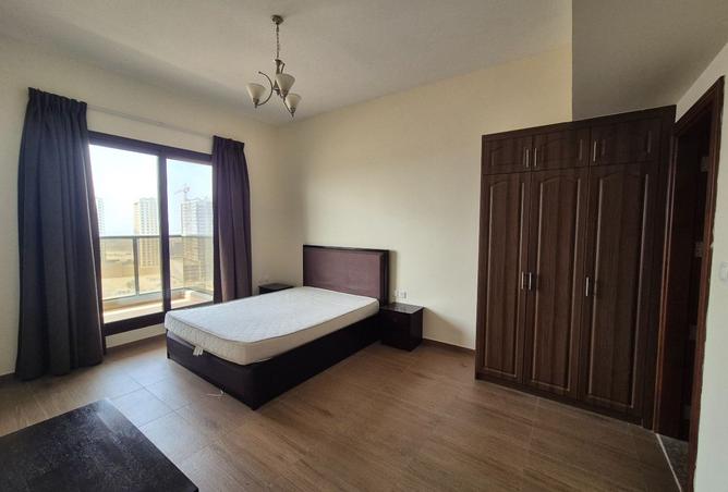 Elite 10 // Furnished One Bedroom with Balocny