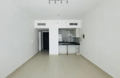 Apartment - 1 Bedroom - 2 Bathrooms for rent in Oxford Building - Jumeirah Village Circle - Dubai
