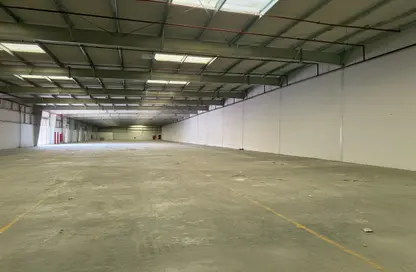 Warehouse - Studio - 2 Bathrooms for rent in Al Sajaa Industrial - Al Sajaa - Sharjah