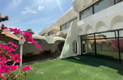 Villa - 5 Bedrooms - 6 Bathrooms for rent in Cornich Al Khalidiya - Al Khalidiya - Abu Dhabi