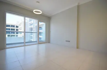 Apartment - 1 Bedroom - 2 Bathrooms for rent in Regent Court - Jumeirah Village Circle - Dubai