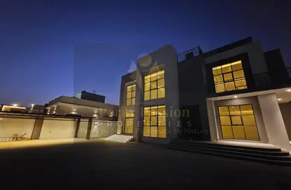Villa - 5 Bedrooms - 6 Bathrooms for rent in Al Aweer 1 - Al Aweer - Dubai