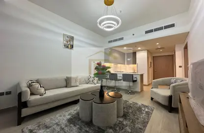 Living Room image for: Apartment - 1 Bedroom - 2 Bathrooms for rent in AZIZI Riviera - Meydan One - Meydan - Dubai, Image 1