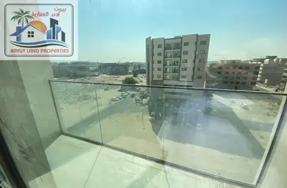 شقة - 2 غرف نوم - 3 حمامات للايجار في الزاهية - تجارية مويلح - الشارقة