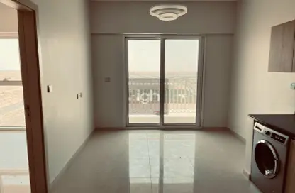 شقة - غرفة نوم - 2 حمامات للايجار في نافيتاز للاقامة و الشقق القندقية - داماك هيلز 2 - دبي