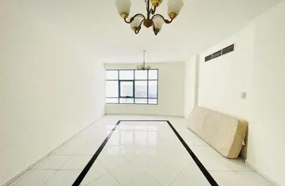 Apartment - 2 Bedrooms - 2 Bathrooms for rent in Al Khan - Sharjah