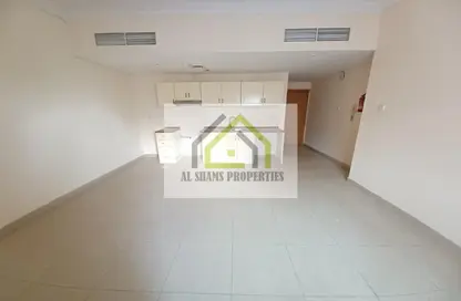 Empty Room image for: Apartment - 1 Bathroom for rent in Al Nada Tower - Al Nahda - Sharjah, Image 1