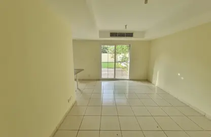 Villa - 2 Bedrooms - 3 Bathrooms for rent in Springs 2 - The Springs - Dubai