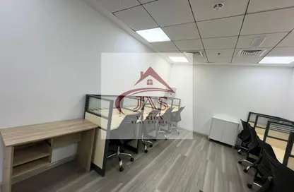 مكتب - استوديو للايجار في برج لطيفة - شارع الشيخ زايد - دبي