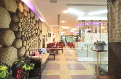 Shop - Studio - 2 Bathrooms for rent in Baniyas Square - Deira - Dubai