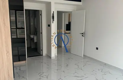 شقة - غرفة نوم - 2 حمامات للايجار في بناية الأمير - ارجان - دبي