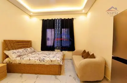 صورة لـ غرفة- غرفة النوم شقة - 1 حمام للايجار في شارع السعادة - المشرف - أبوظبي ، صورة رقم 1
