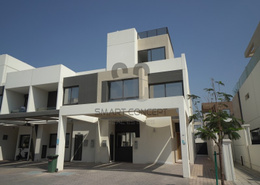 Spacious Townhouse w/ Private Pool and Garden