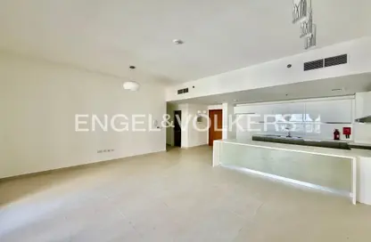 شقة - 2 غرف نوم - 3 حمامات للايجار في برج الأندلس إي - الأندلس - منطقة الجولف بالجميرا - دبي