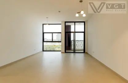 Empty Room image for: Apartment - 2 Bedrooms - 2 Bathrooms for sale in SOL Bay - Business Bay - Dubai, Image 1