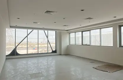 Office Space - Studio - 1 Bathroom for rent in Umm Al Sheif Commercial Building - Umm Al Sheif - Dubai