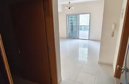 شقة - غرفة نوم - 1 حمام للايجار في شارع التعاون - التعاون - الشارقة