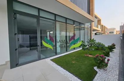 Villa - 5 Bedrooms - 6 Bathrooms for rent in Jumeirah 1 Villas - Jumeirah 1 - Jumeirah - Dubai