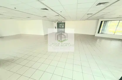 متجر - استوديو - 2 حمامات للايجار في برج دي ايكس بي - شارع الشيخ زايد - دبي