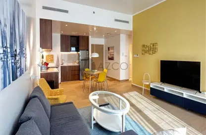 Living / Dining Room image for: Apartment - 1 Bedroom - 2 Bathrooms for rent in La Cote - La Mer - Jumeirah - Dubai, Image 1