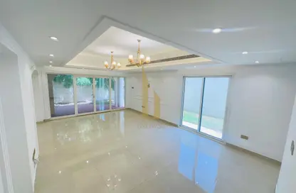 Villa - 5 Bedrooms - 5 Bathrooms for rent in Jumeirah 1 Villas - Jumeirah 1 - Jumeirah - Dubai