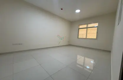 شقة - غرفة نوم - 2 حمامات للايجار في الغيل - المطارد - العين