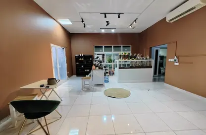 Shop - Studio - 2 Bathrooms for rent in Zakher - Al Ain
