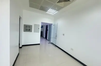 مكتب - استوديو - 1 حمام للايجار في شارع المطار - أبوظبي مكتب - استوديو - 1 حمام للايجار في شارع المطار - أبوظبي