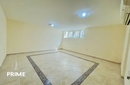 Empty Room image for: Apartment - 1 Bathroom for rent in Mushrif Gardens - Al Mushrif - Abu Dhabi, Image 1