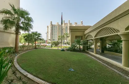 Apartment - 2 Bedrooms - 3 Bathrooms for rent in Al Haseer - Shoreline Apartments - Palm Jumeirah - Dubai