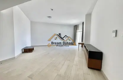 شقة - غرفة نوم - 2 حمامات للايجار في عزيزي عالية - الجداف - دبي