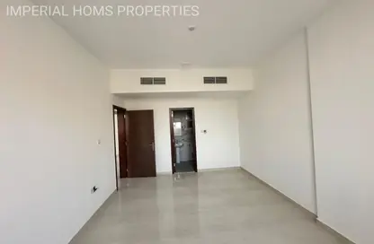 Apartment - 2 Bedrooms - 2 Bathrooms for rent in Corniche Tower - Ajman Corniche Road - Ajman