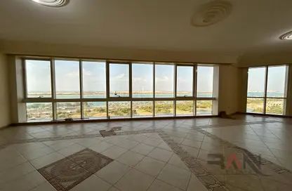 شقة - 4 غرف نوم - 5 حمامات للايجار في برج الساعه - شارع الكورنيش - أبوظبي