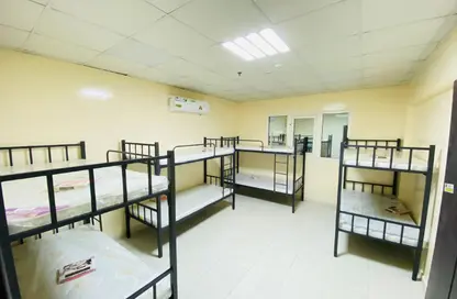سكن عمال - استوديو - 8 حمامات للايجار في م-26 - مصفح الصناعية - مصفح - أبوظبي