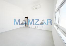 صورةغرفة فارغة لـ: فيلا - 8 غرف نوم - 8 حمامات للكراء في مدينة زايد (مدينة خليفة ج) - مدينة خليفة - أبوظبي, صورة 1