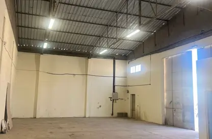 Warehouse - Studio - 1 Bathroom for rent in Umm Ramool - Dubai