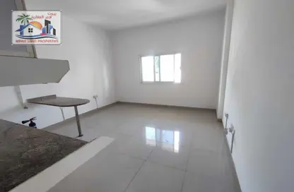 Apartment - Studio - 1 Bathroom for rent in Crown Palace Hotel - Al Rashidiya 1 - Al Rashidiya - Ajman