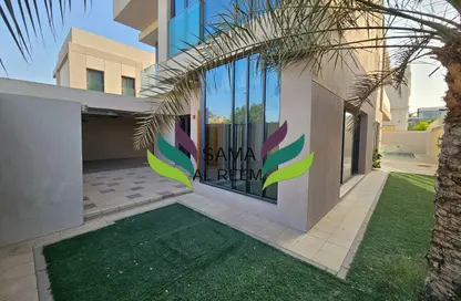 Villa - 4 Bedrooms - 5 Bathrooms for rent in Jumeirah 1 Villas - Jumeirah 1 - Jumeirah - Dubai