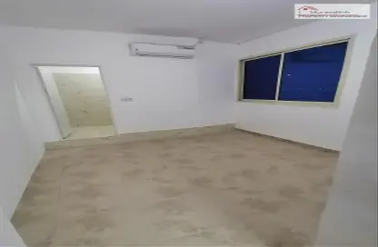 Empty Room image for: Apartment - 1 Bathroom for rent in Mohamed Bin Zayed City - Abu Dhabi, Image 1