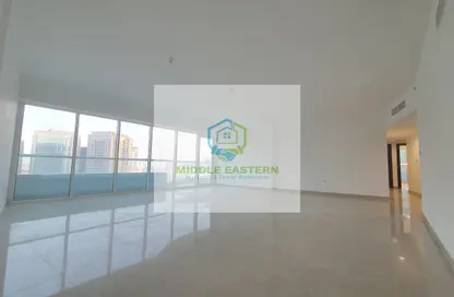 Empty Room image for: Apartment - 3 Bedrooms - 4 Bathrooms for rent in Danet Abu Dhabi - Abu Dhabi, Image 1