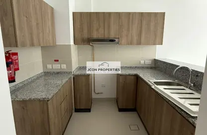 مجمعات للإيجار - استوديو - 8 حمامات للايجار في برج الرفاعة - الرفاعة - بر دبي - دبي