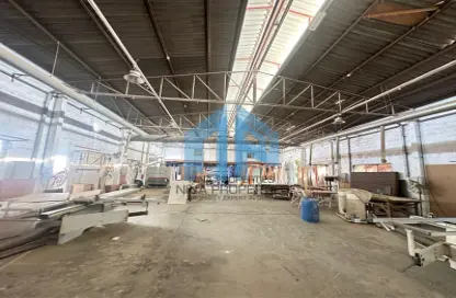 Warehouse - Studio - 2 Bathrooms for rent in RAS - Umm Ramool - Dubai