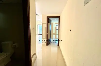 شقة - غرفة نوم - 6 حمامات للايجار في مبنى مويلح - مويلح - الشارقة