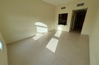 عمارة بالكامل - 1 حمام للايجار في بناية  38إلى107 - طراز البحر المتوسط - ديسكفري غاردنز - دبي