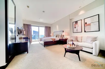 Living Room image for: Apartment - 1 Bathroom for rent in The Address Dubai Marina - Dubai Marina - Dubai, Image 1