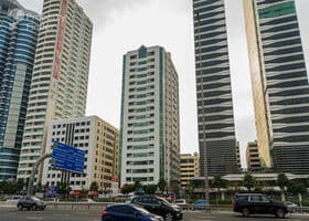 صورة لـ التصميم الخارجي للمبنى في بناية وايت كراون