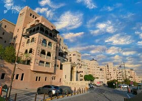صورة لـ التصميم الخارجي للمبنى في البادية