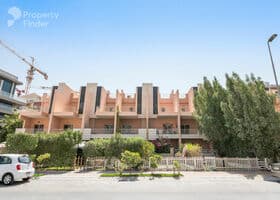 صورة لـ التصميم الخارجي للمبنى في لوتس بارك