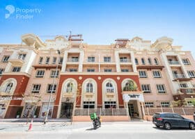 صورة لـ التصميم الخارجي للمبنى في سيينا 2